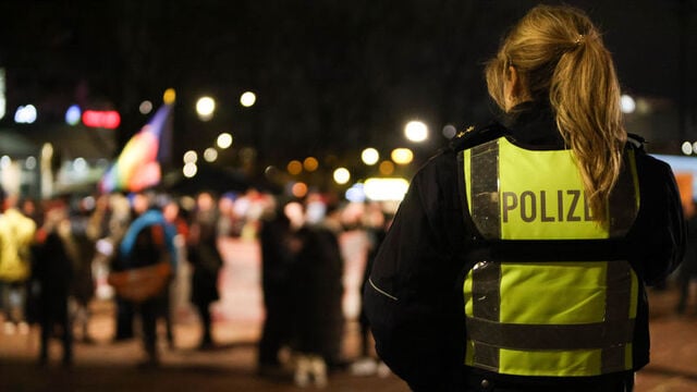 Almanya’da AfD’nin düzenlediği kongreye karşı geniş katılımlı protesto