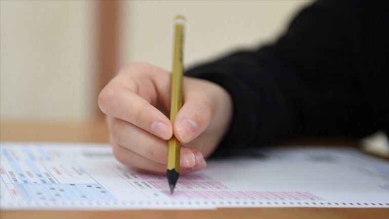lgsde-saibe-iddiasi-iyi-partili-turhan-comez-okul-isimleri-verdi-tam-puan-alan-ogrenci-sayilarina-isaret-etti-bu-koku-degil-kokusmusluk-hali-p2Fxrgv5.jpg