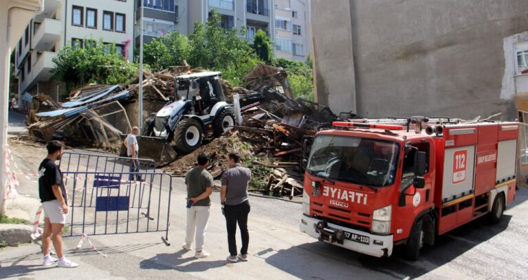 sinopta-tarihi-metruk-bina-coktu-2FkOfKZ7.jpg