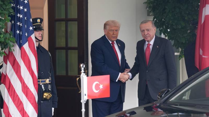 cumhurbaskani erdogan 6 yil sonra beyaz sarayda trump savas rozetiyle f 35e yesil isik yakti caatsa yaptirimlari her an kalkabilir dedi JzavFN7c