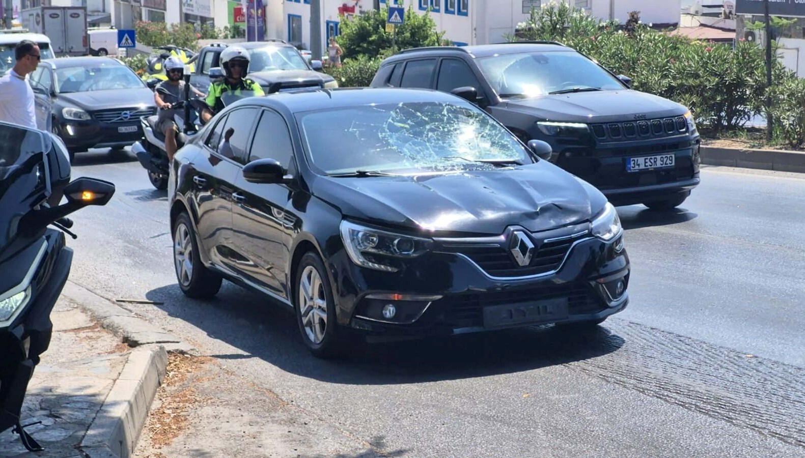 otomobilin carptigi yaya oldu yQFlrWSc