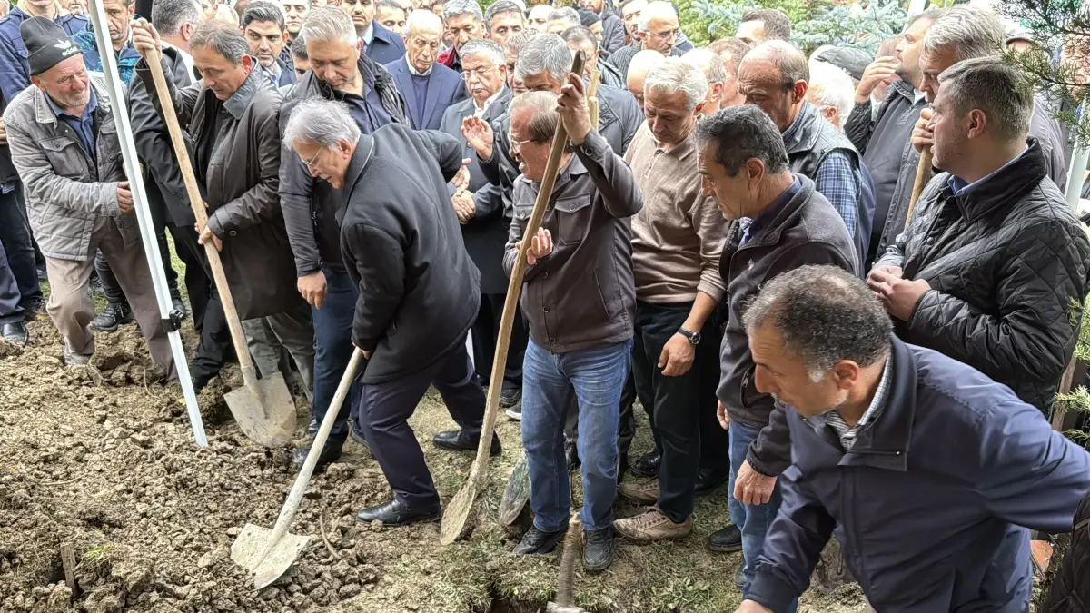 abdullah sahin son yolculuguna ugurlandi 6LBO7spz.jpg