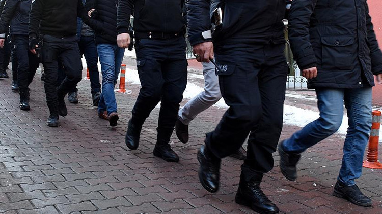 bursa merkezli 6 ilde suc orgutlerine ve silah ticaretine yonelik operasyonlarda 16 zanli tutuklandi GOgUkI2N.jpg