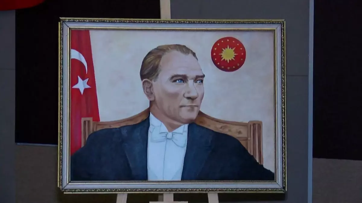 cumhuriyet balosunda ogretmenlerden coskulu gosterimler ekz5L74e.jpg