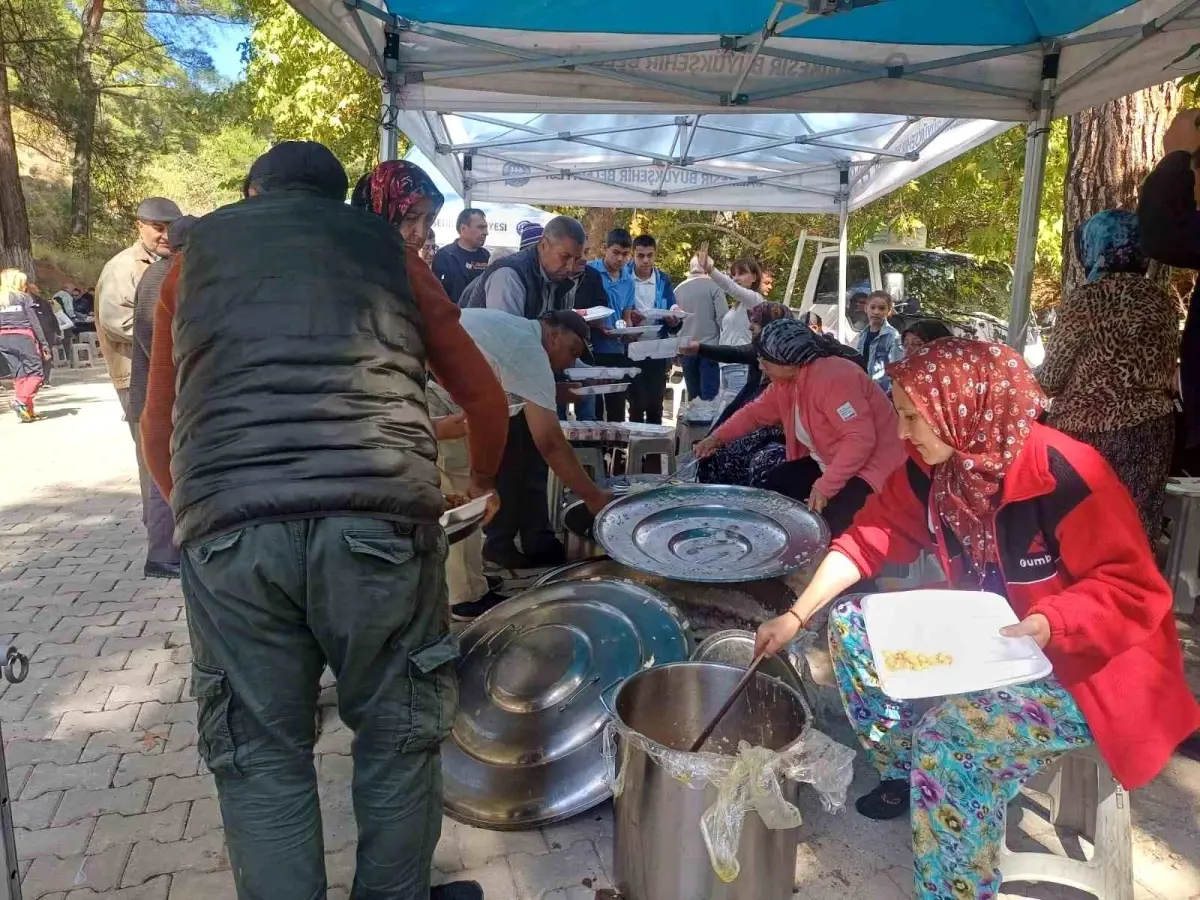 dereli mahallesinde geleneksel koy hayri etkinligi yogun katilimla gerceklesti ynadLLuw.jpg