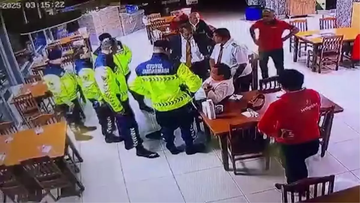 jandarma yemek yutan kisiyi kurtardi Q1EcD8Th.jpg