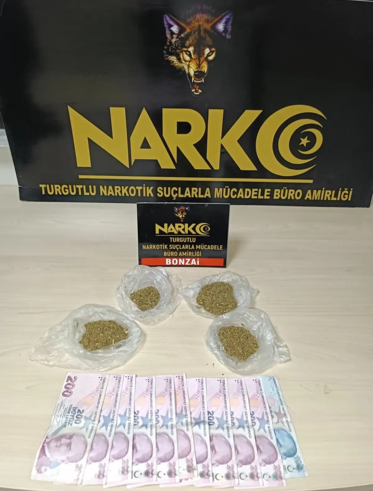 turgutluda uyusturucu operasyonu iki supheli tutuklandi cs5daaTP.jpg