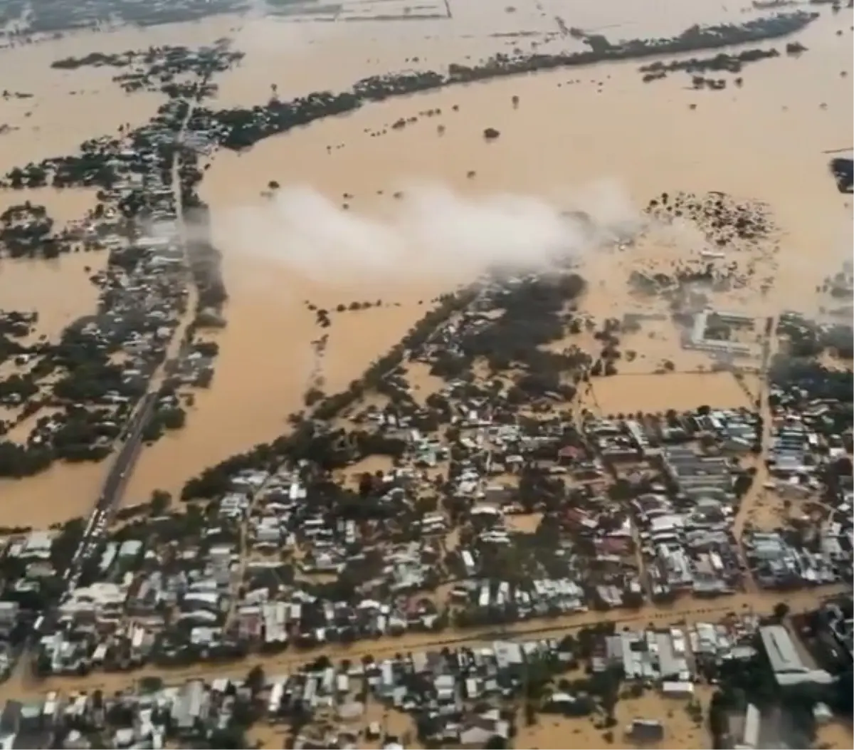 vietnamda sel felaketi 40 kisi hayatini kaybetti 8O77KCFs.jpg